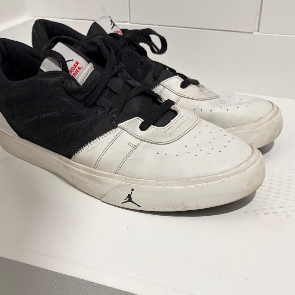 Jordan Men's Black and White Sneakers